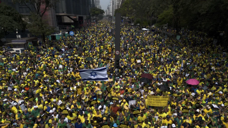 Thousands Protest in Sao Paulo Against X Ban in Brazil