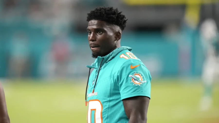 Tyreek Hill Briefly Detained for Traffic Violation Ahead of Dolphins’ Season Opener