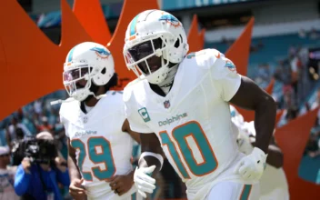 Tyreek Hill Briefly Detained for Traffic Violation Ahead of Dolphins’ Season Opener