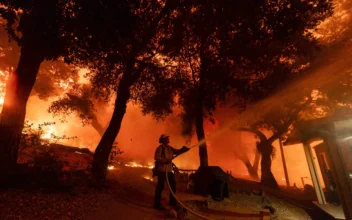 ‘Hellish’ Scene Unfolds as Wildfire Races Toward California Mountain Community