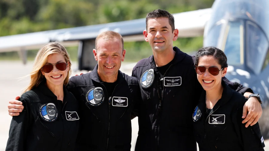 Spacex-Polaris Crew Exits Capsule for First Private Spacewalk