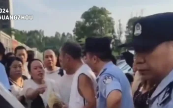 Police, Housing Management Clash With Residents in China’s Guangdong: Video