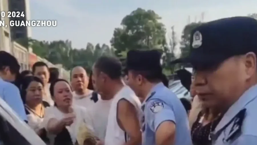 Police, Housing Management Clash With Residents in China's Guangdong: Video
