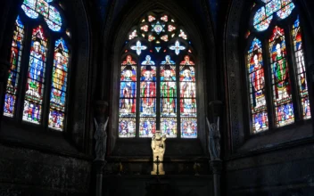 Debate Rises Over Notre-Dame Stained-Glass Window Replacement