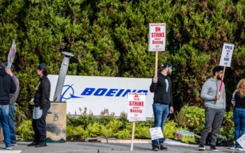 Boeing Freezes Hiring, Warns of Possible Layoffs Amid Machinist Strike