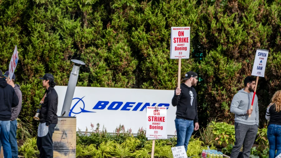 Boeing Freezes Hiring, Warns of Possible Layoffs Amid Machinist Strike