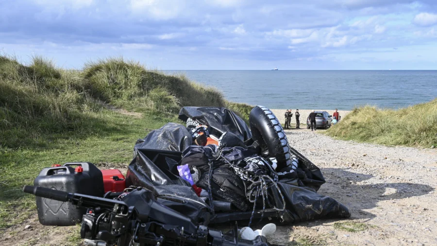 8 Migrants Die Trying to Cross Channel From France to Britain