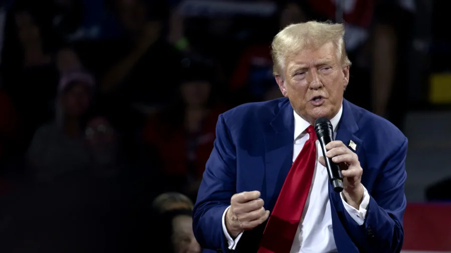Trump Should Be Outdoors Less to Ensure His Safety: Security Expert