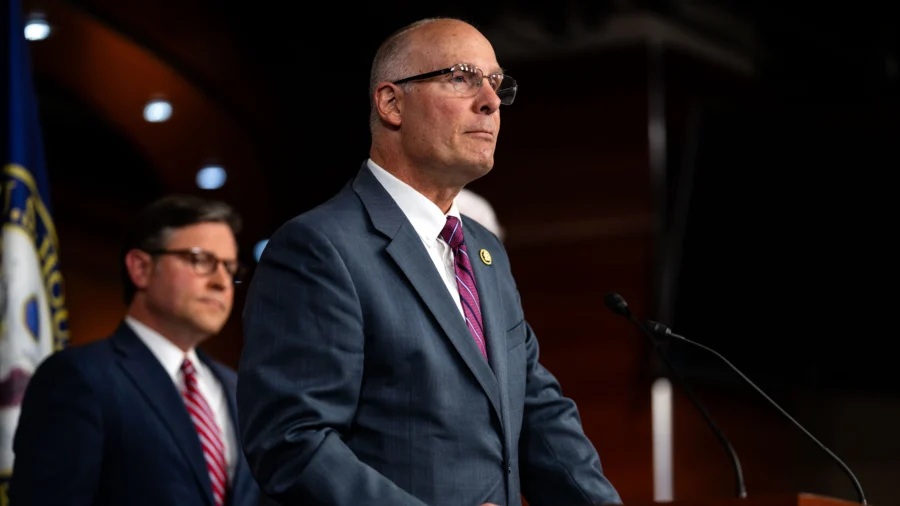 Bipartisan Congressional Panel Decries CCP's Unfair Market Practices, Fentanyl Production