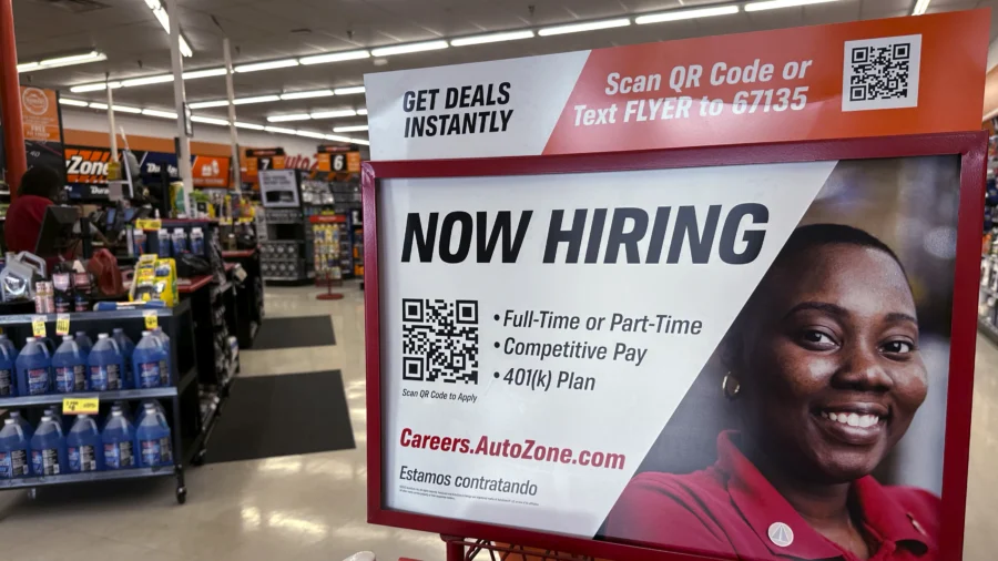 Weekly Applications for US Jobless Benefits Fall to Lowest Level in 4 Months