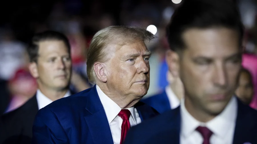 Teamsters Prefer Trump for His Economic Policies: Trucking Company Owner