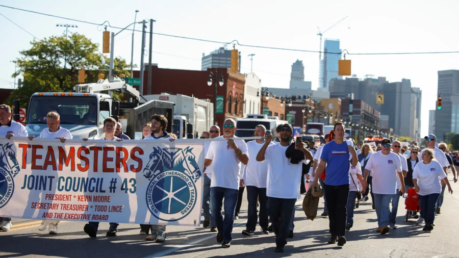 Teamsters Declining to Endorse Presidential Candidate Indicates Seismic Shift as Economic Woes Bite: Political Analyst
