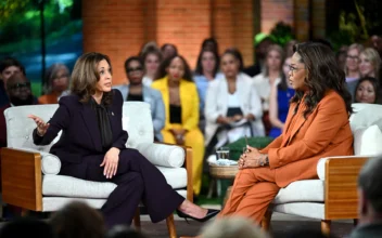 Harris Appears With Oprah in Key Battleground State Michigan