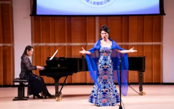 Two Gold Winners Awarded at NTD 9th International Chinese Vocal Competition