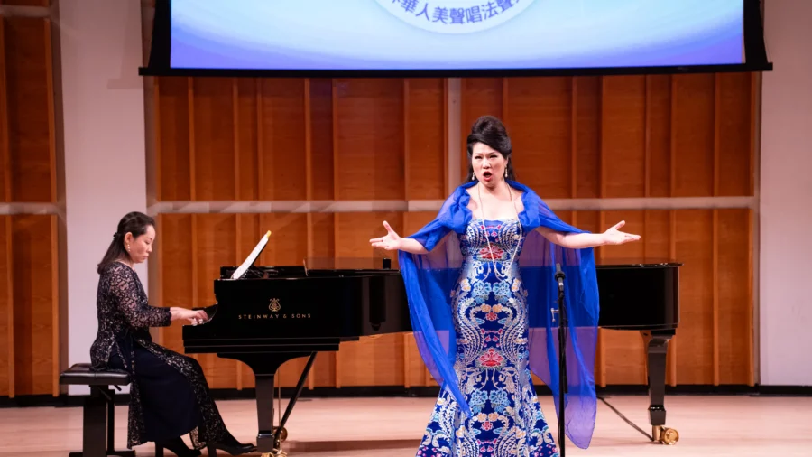 Two Gold Winners Awarded at NTD 9th International Chinese Vocal Competition