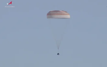 Soyuz Capsule With 2 Russians and 1 American From International Space Station Returns to Earth