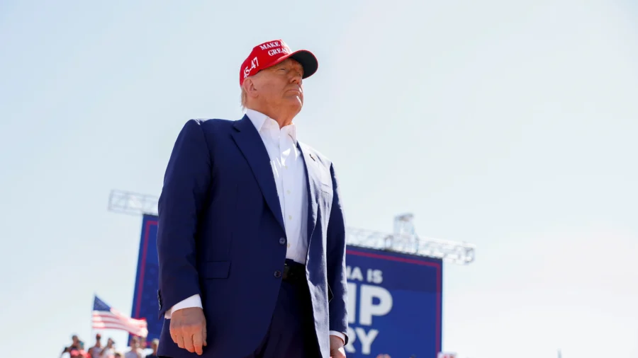 Trump to 'Keep His Distance' From North Carolina Gubernatorial Candidate Robinson as State Hangs in Balance: Analyst