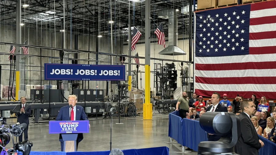Trump Says He Would Threaten to Blow Iran ‘to Smithereens’ Over Assassination Threat