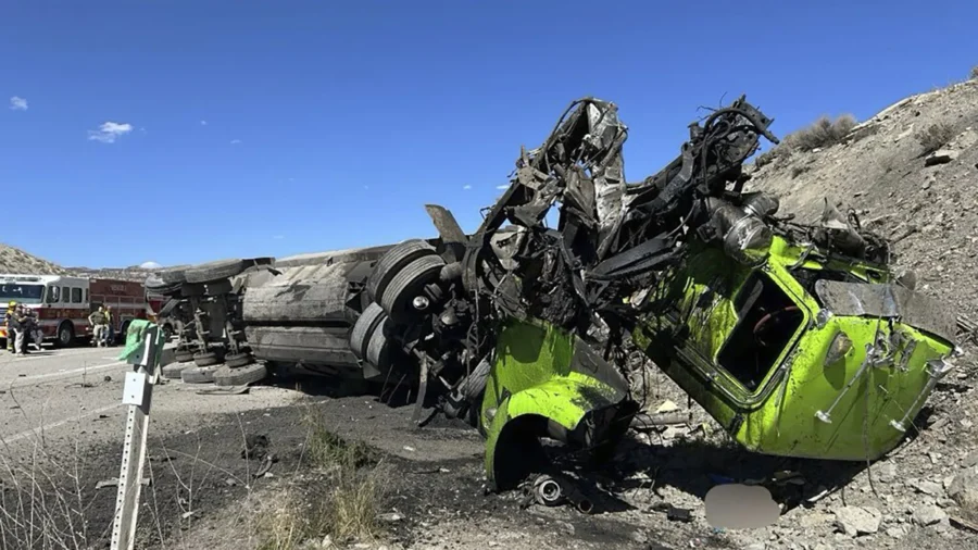 5 People Killed in 4-vehicle Chain Reaction Crash on Central Utah Highway