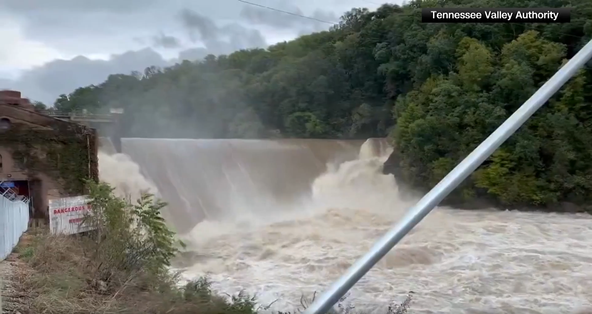 Hurricane Helene Causes Dam Overflow in Tennessee | NTD