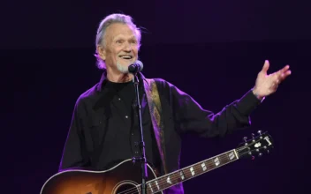 Country Singer-Songwriter, Actor Kris Kristofferson Dies at 88