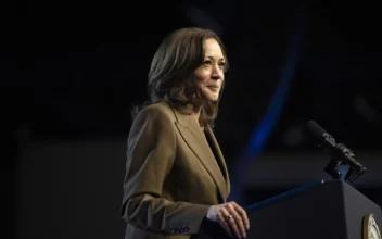 Harris Campaigns in Swing State of Nevada, Focusing on Economy, Immigration, and Housing