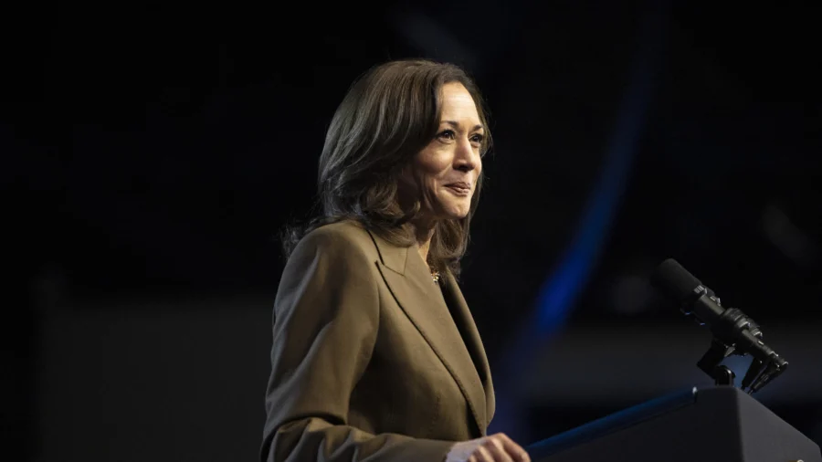 Harris Campaigns in Swing State of Nevada, Focusing on Economy, Immigration, and Housing