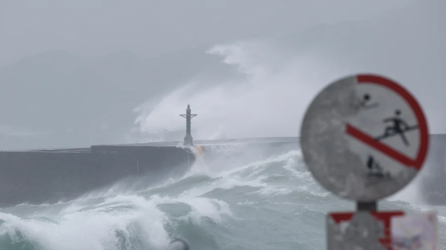 Taiwan Braces for Intensifying Typhoon Krathon