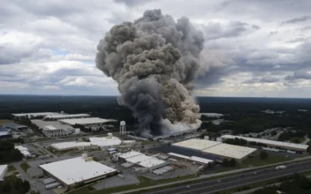 Over 90,000 Georgia Residents Taking Shelter After Chemical Fire as Haze, Smell Spreads to Atlanta