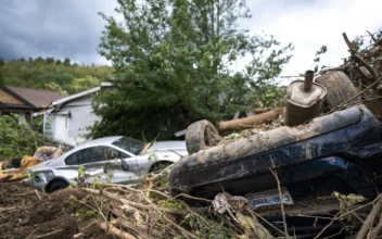 Harris Visits Storm-Damaged Georgia