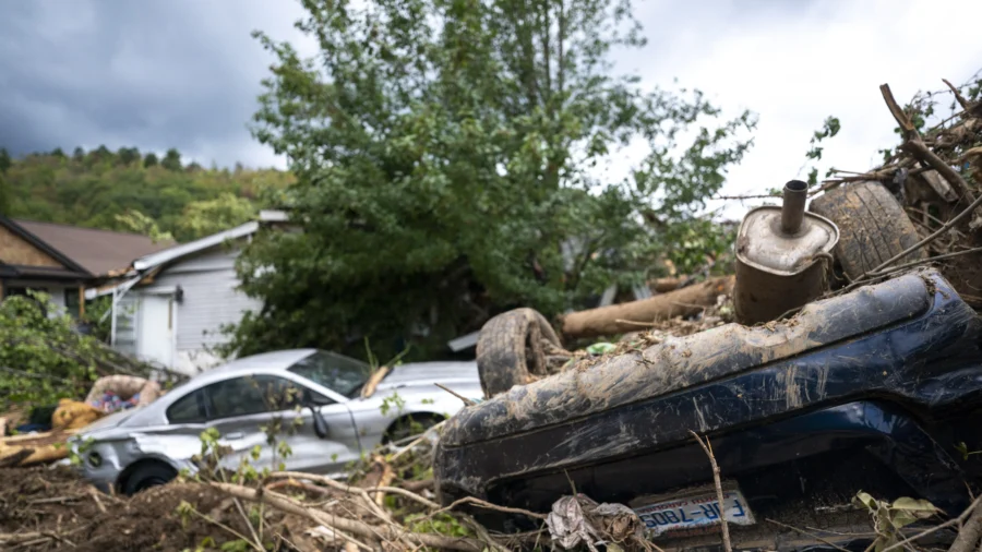 Harris Visits Storm-Damaged Georgia