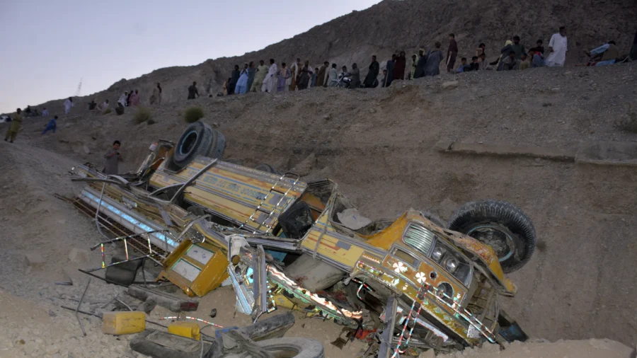 Bus Full of Wedding Guests Plunges Into a Ravine in Southwestern Pakistan, Killing 7