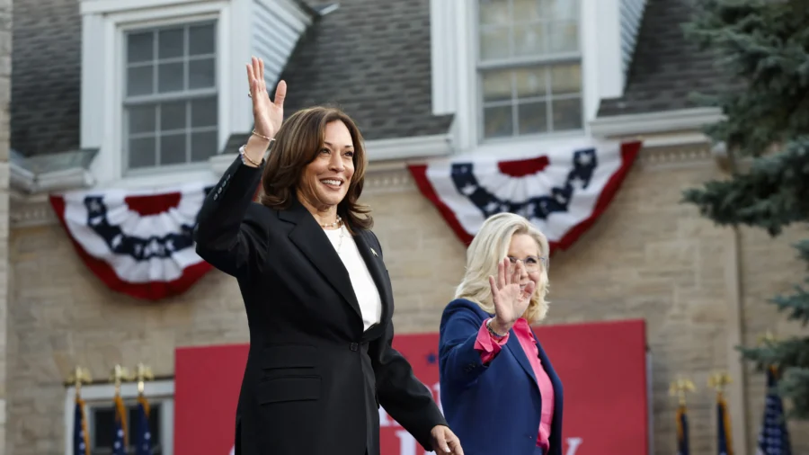 Harris Campaigns in Detroit