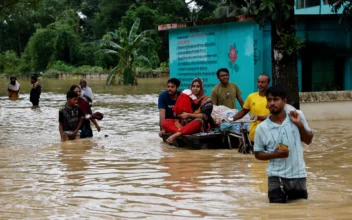 Floods in Bangladesh Leave 5 Dead, Thousands Stranded