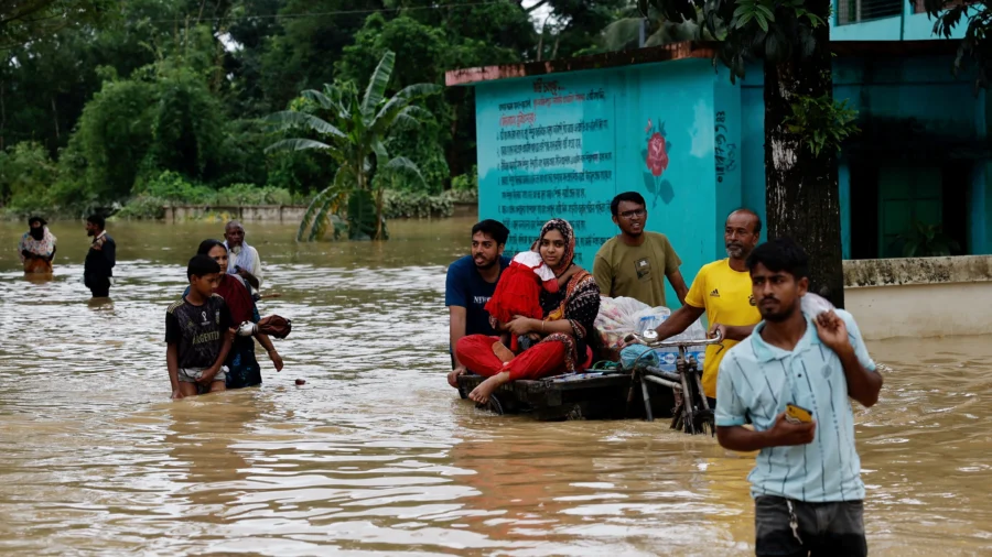 Floods in Bangladesh Leave 5 Dead, Thousands Stranded