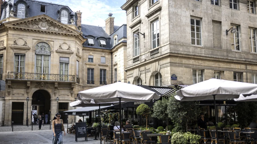 Netflix Show 'Emily in Paris' Boosting Parisian Tourism