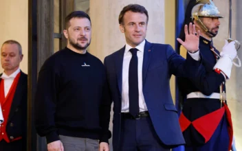 Macron Hosts Zelenskyy in Paris