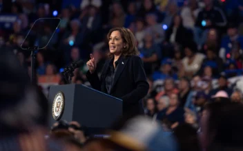 Barack Obama, Bill Clinton to Provide Much-Needed Boost to Harris Campaign: Political Analyst