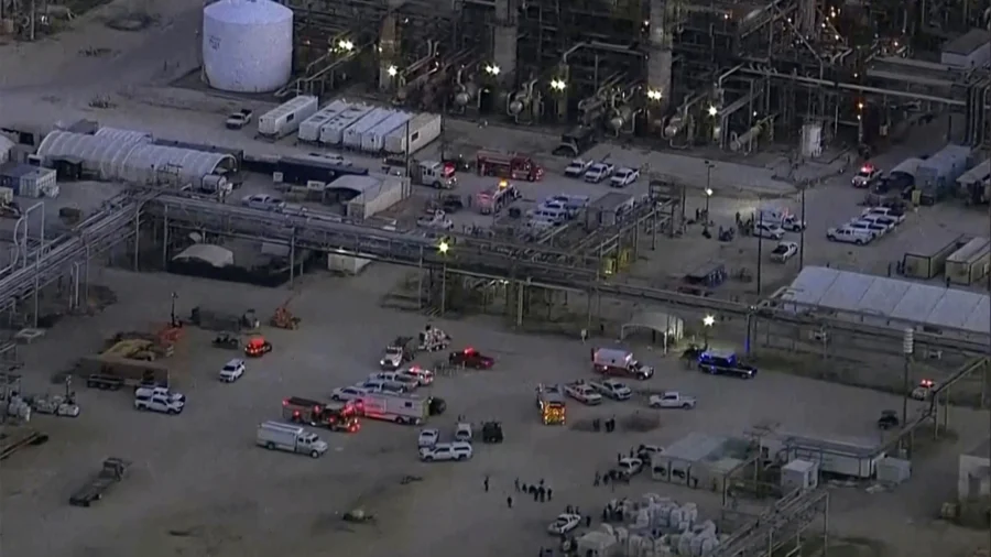 At Least 2 Dead and More Than 30 Injured After Chemical Leak at a Texas Oil Refinery