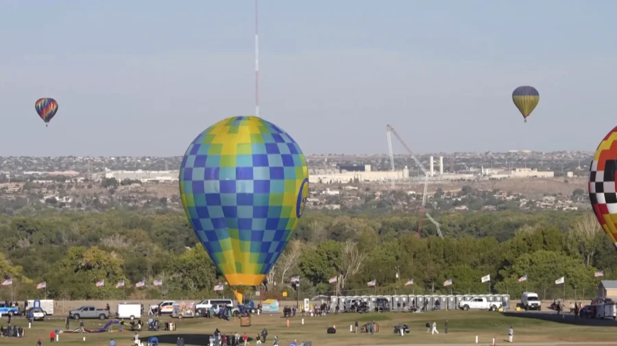 Hot-Air Balloon Strikes and Collapses Radio Tower in Albuquerque During Festival