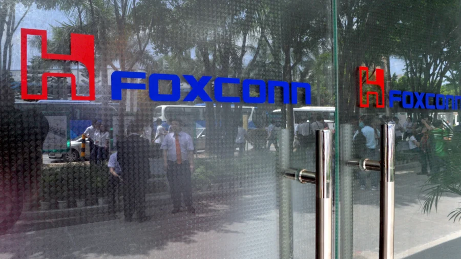 Taiwan Says China Detains 4 Apple Supplier Employees