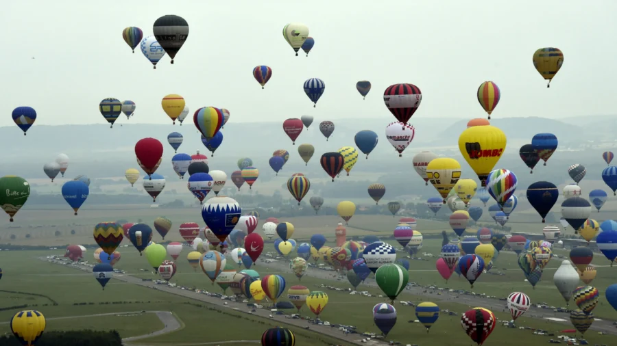 Hot Air Balloons Fill the Skies Above Albuquerque, New Mexico (Oct. 13)