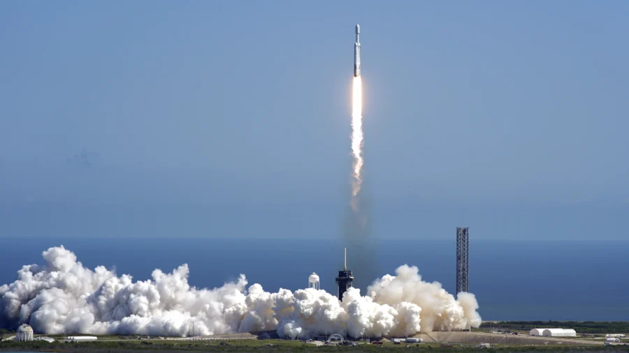 SpaceX Launches NASA Satellite on Quest for Life Near Jupiter NTD