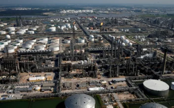 3 Workers Sue Pemex for Injuries at Texas Refinery