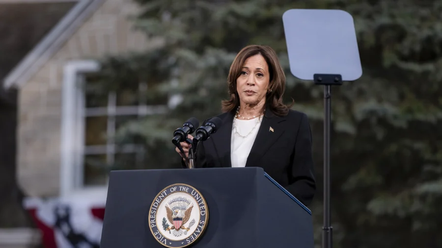 Harris Campaigns in Green Bay, Wisconsin