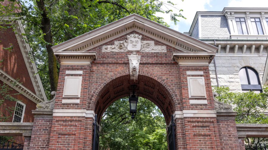 ‘A Descent into Mediocrity’: Critics Warn of Flaws in US Education System
