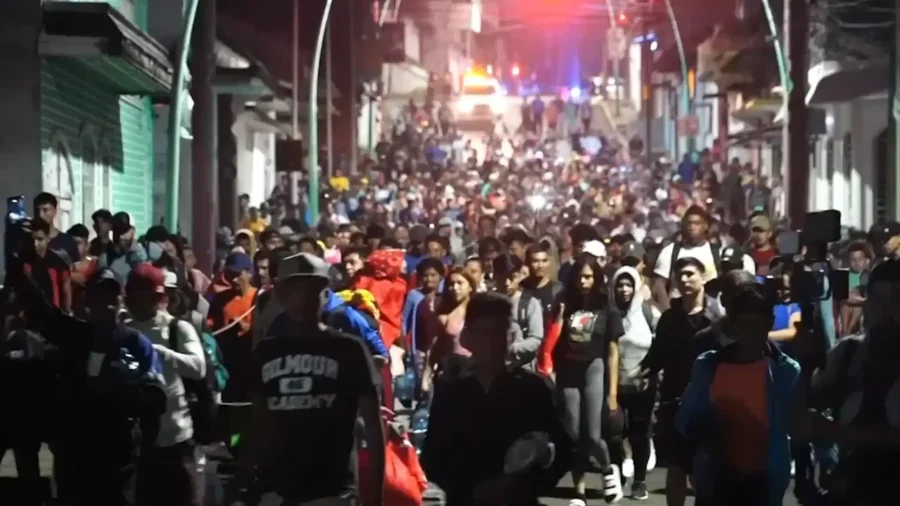 Group of 2,000 Migrants in Southern Mexico Depart for the US Weeks Before Election