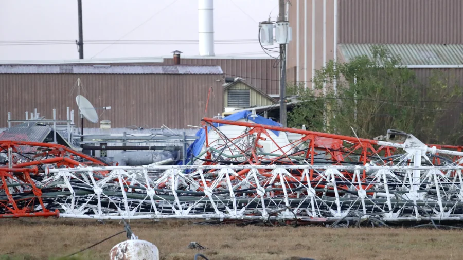 Helicopter Crashes in Houston’s Second Ward After Hitting Radio Tower, Killing 4, Officials Say