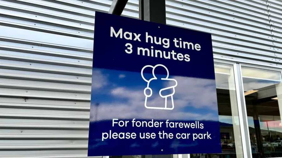 New Zealand Airport Sets Time Limit on Hugs in Drop-off Zone