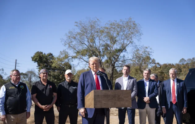 Trump Surveys Hurricane Damage, Lauds Early Voting Record in North Carolina